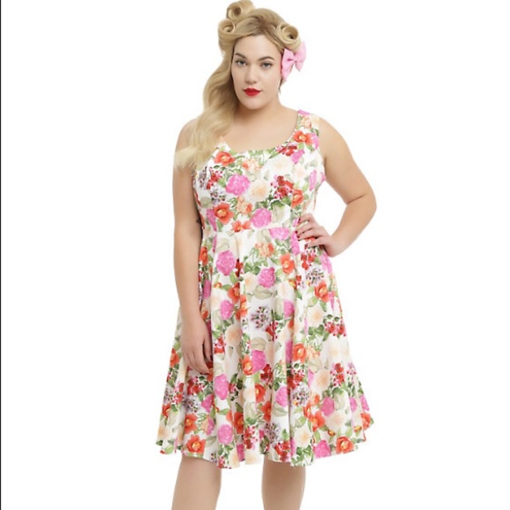 Hearts and Roses Floral Swing Dress - Picture 4 of 4